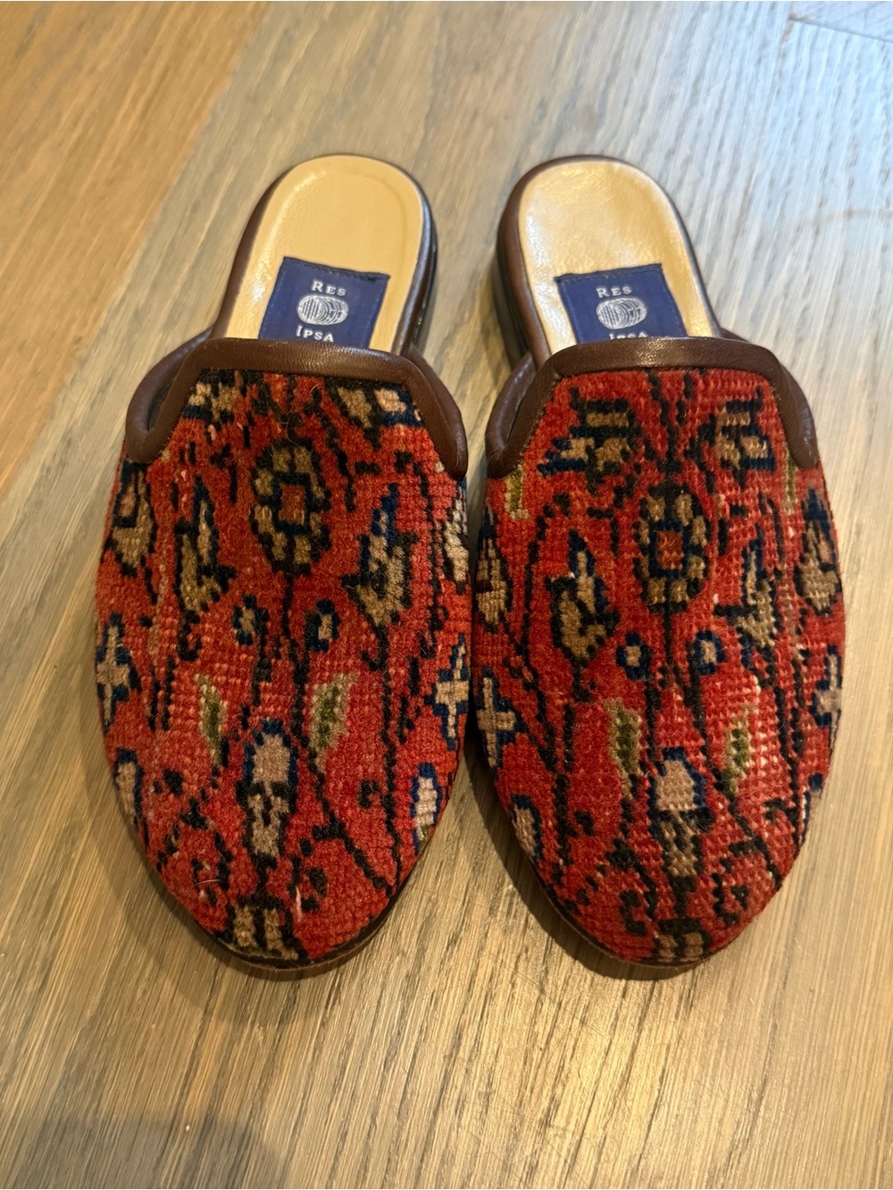 Red/orangish carpet Patterned Women's Slip-On Shoes
